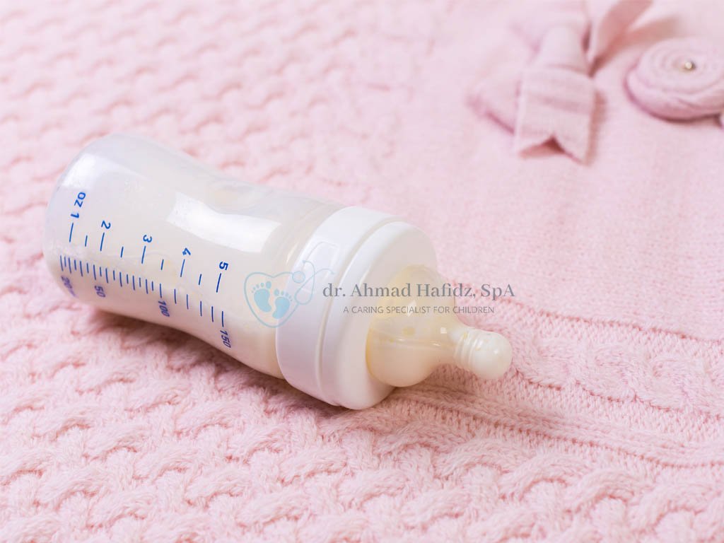 Air Putih Sebagai Pengganti ASI, Bolehkah?